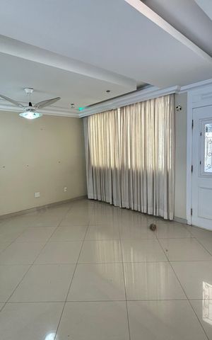 Casa à venda com 390m², 4 quartos e 2 vagasSala