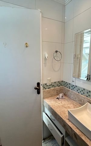 Casa à venda com 390m², 4 quartos e 2 vagasBanheiro 1