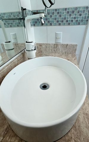 Casa à venda com 390m², 4 quartos e 2 vagasBanheiro da Suíte - torneira