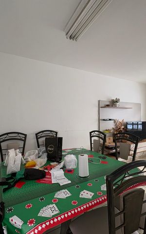 Casa à venda com 189m², 4 quartos e 4 vagas Casa à venda com 189m², 4 quartos e 4 vagasSala