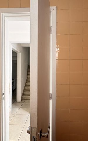 Casa à venda com 189m², 4 quartos e 4 vagas Casa à venda com 189m², 4 quartos e 4 vagasLavabo