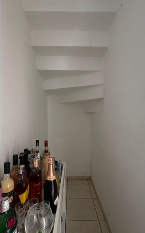 Casa à venda com 189m², 4 quartos e 4 vagas Casa à venda com 189m², 4 quartos e 4 vagasÁrea comum
