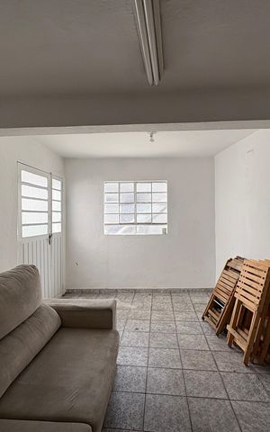 Casa à venda com 189m², 4 quartos e 4 vagas Casa à venda com 189m², 4 quartos e 4 vagasSalão