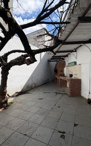 Casa à venda com 189m², 4 quartos e 4 vagas Casa à venda com 189m², 4 quartos e 4 vagasGaragem / Quintal / Churrasqueira