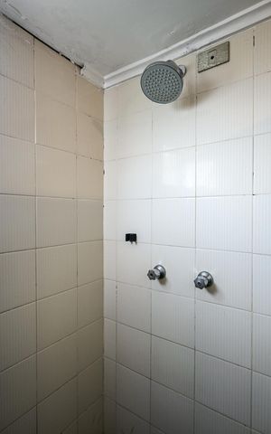 Apartamento à venda com 170m², 4 quartos e 3 vagasChuveiro do Banheiro da Suíte 2