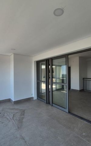 Apartamento à venda com 144m², 3 quartos e 2 vagas Apartamento à venda com 144m², 3 quartos e 2 vagasVaranda