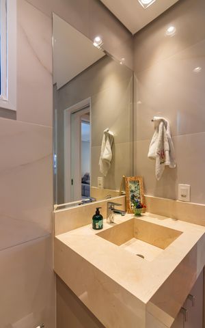 Apartamento à venda com 136m², 3 quartos e 2 vagas Apartamento à venda com 136m², 3 quartos e 2 vagasBanheiro da Suíte 1