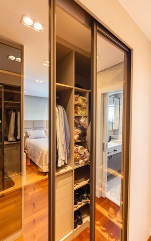 Apartamento à venda com 136m², 3 quartos e 2 vagas Apartamento à venda com 136m², 3 quartos e 2 vagasCloset