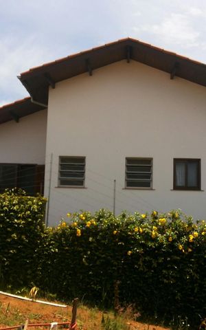 Casa para alugar com 235m², 5 quartos e 3 vagas Casa para alugar com 235m², 5 quartos e 3 vagasFachada