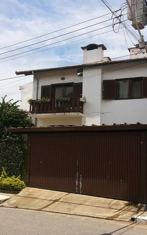 Casa para alugar com 235m², 5 quartos e 3 vagas Casa para alugar com 235m², 5 quartos e 3 vagasFachada
