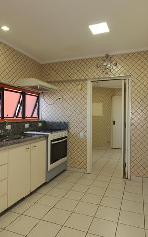 Apartamento à venda com 175m², 2 quartos e 2 vagasCozinha