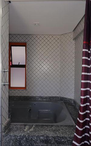 Apartamento à venda com 175m², 2 quartos e 2 vagasBanheiro da Suíte 2
