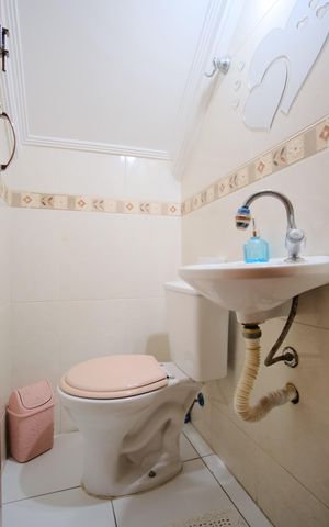 Casa de condomínio à venda com 119m², 2 quartos e 2 vagasLavabo