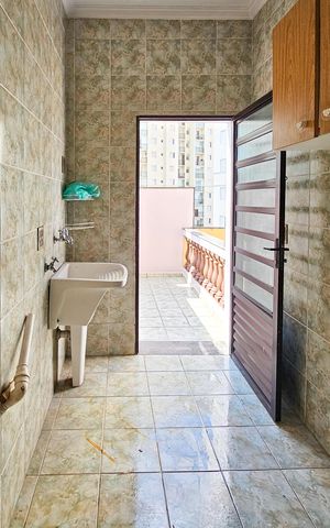 Casa à venda com 350m², 4 quartos e 6 vagas Casa à venda com 350m², 4 quartos e 6 vagasÁrea de Serviço