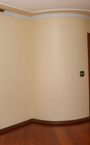 Casa à venda com 350m², 4 quartos e 6 vagas Casa à venda com 350m², 4 quartos e 6 vagasSala