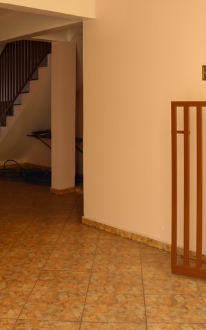Casa à venda com 350m², 4 quartos e 6 vagas Casa à venda com 350m², 4 quartos e 6 vagasÁrea comum - Churrasqueira