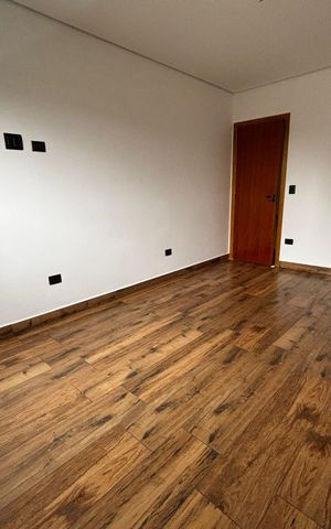 Casa à venda com 160m², 3 quartos e 2 vagas Casa à venda com 160m², 3 quartos e 2 vagasQuarto