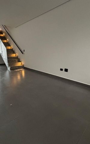 Casa à venda com 160m², 3 quartos e 2 vagas Casa à venda com 160m², 3 quartos e 2 vagasSala