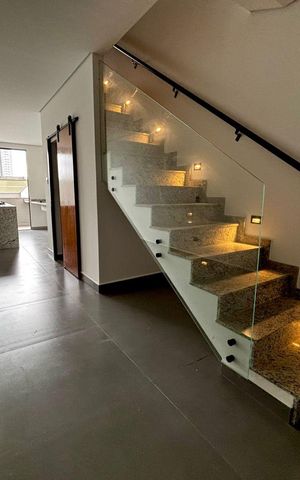 Casa à venda com 160m², 3 quartos e 2 vagas Casa à venda com 160m², 3 quartos e 2 vagasSala