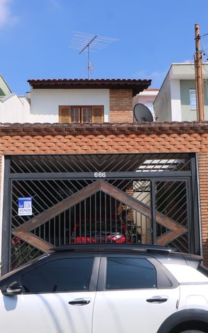 Casa à venda com 158m², 3 quartos e 2 vagasFachada
