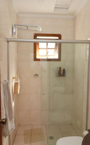 Casa à venda com 158m², 3 quartos e 2 vagasBanheiro