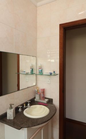 Casa à venda com 158m², 3 quartos e 2 vagasBanheiro