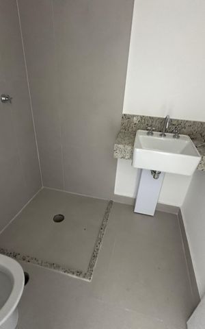 Apartamento à venda com 86m², 3 quartos e 2 vagas Apartamento à venda com 86m², 3 quartos e 2 vagasBanheiro da Suíte 1