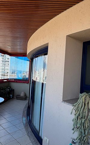 Apartamento para alugar com 216m², 4 quartos e 4 vagas Apartamento para alugar com 216m², 4 quartos e 4 vagasSala - Varanda