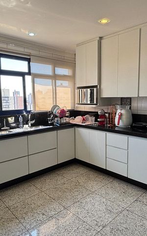 Apartamento para alugar com 216m², 4 quartos e 4 vagas Apartamento para alugar com 216m², 4 quartos e 4 vagasCozinha