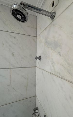 Apartamento para alugar com 216m², 4 quartos e 4 vagas Apartamento para alugar com 216m², 4 quartos e 4 vagasBanheiro da Suíte 2