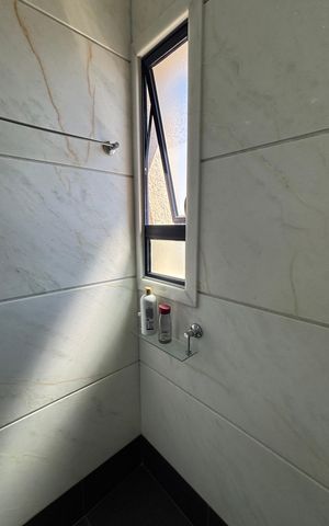 Apartamento para alugar com 216m², 4 quartos e 4 vagas Apartamento para alugar com 216m², 4 quartos e 4 vagasBanheiro da Suíte 2