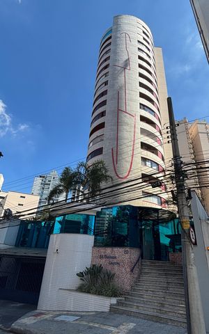 Apartamento para alugar com 216m², 4 quartos e 4 vagas Apartamento para alugar com 216m², 4 quartos e 4 vagasFachada