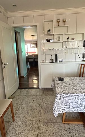 Apartamento para alugar com 216m², 4 quartos e 4 vagas Apartamento para alugar com 216m², 4 quartos e 4 vagasCozinha
