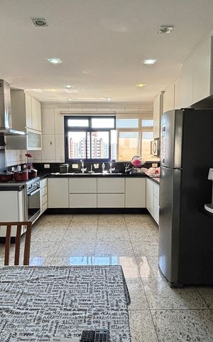 Apartamento para alugar com 216m², 4 quartos e 4 vagas Apartamento para alugar com 216m², 4 quartos e 4 vagasCozinha