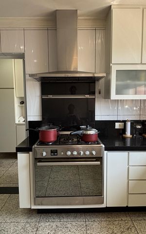 Apartamento para alugar com 216m², 4 quartos e 4 vagas Apartamento para alugar com 216m², 4 quartos e 4 vagasCozinha