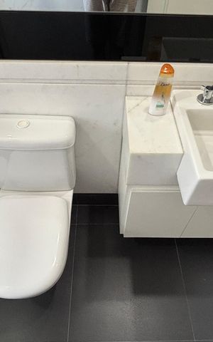 Apartamento para alugar com 216m², 4 quartos e 4 vagas Apartamento para alugar com 216m², 4 quartos e 4 vagasBanheiro