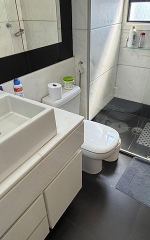 Apartamento para alugar com 216m², 4 quartos e 4 vagas Apartamento para alugar com 216m², 4 quartos e 4 vagasBanheiro da Suíte 2
