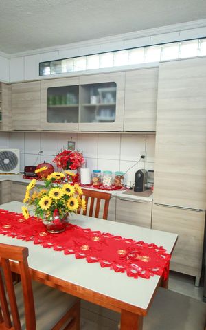 Casa à venda com 110m², 2 quartos e 2 vagas Casa à venda com 110m², 2 quartos e 2 vagasCozinha