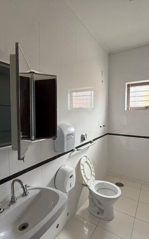 Casa para alugar com 476m², 9 quartos e 5 vagas Casa para alugar com 476m², 9 quartos e 5 vagasBanheiro