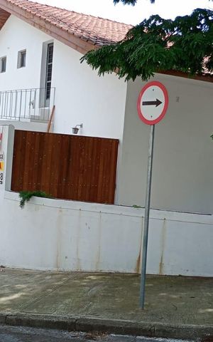 Casa para alugar com 476m², 9 quartos e 5 vagas Casa para alugar com 476m², 9 quartos e 5 vagasFachada