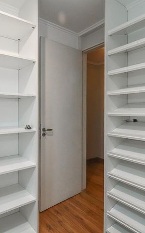 Casa de condomínio à venda com 194m², 3 quartos e 2 vagasCloset