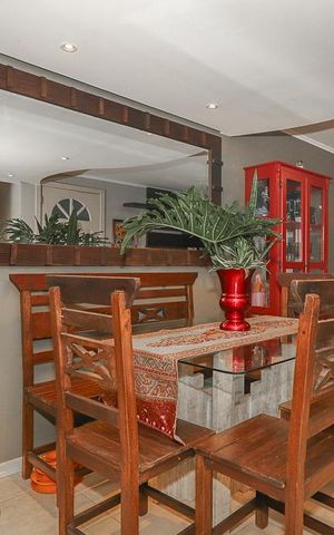 Casa de condomínio à venda com 194m², 3 quartos e 2 vagasSala