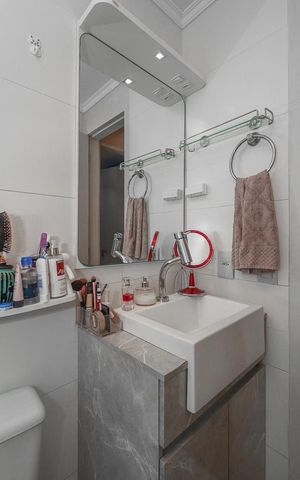 Casa de condomínio à venda com 194m², 3 quartos e 2 vagasBanheiro Social