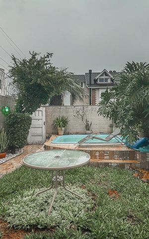 Casa de condomínio à venda com 194m², 3 quartos e 2 vagasQuintal / Piscina