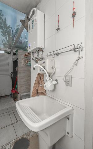 Casa de condomínio à venda com 194m², 3 quartos e 2 vagasÁrea de Serviço