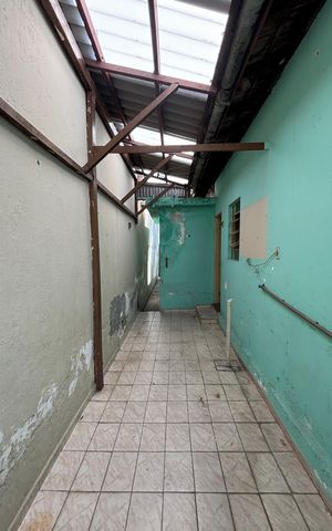 Casa à venda com 208m², 4 quartos e 1 vaga Casa à venda com 208m², 4 quartos e 1 vagaCasa 1 Quintal - Area de Serviço