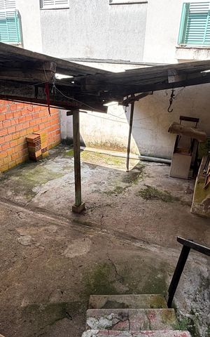 Casa à venda com 208m², 4 quartos e 1 vaga Casa à venda com 208m², 4 quartos e 1 vagaCasa 1 Quintal - Area de Serviço