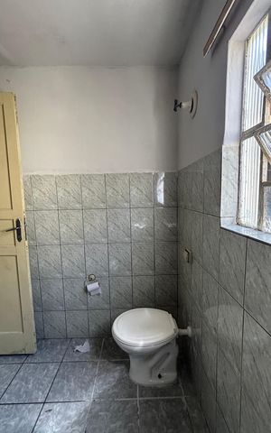 Casa à venda com 208m², 4 quartos e 1 vaga Casa à venda com 208m², 4 quartos e 1 vagaCasa 1 Banheiro