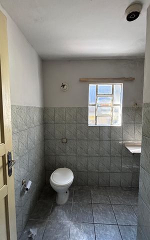 Casa à venda com 208m², 4 quartos e 1 vaga Casa à venda com 208m², 4 quartos e 1 vagaCasa 1 Banheiro