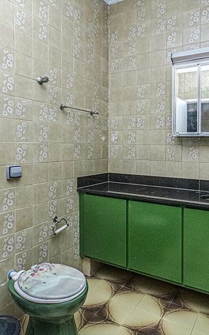 Casa à venda com 228m², 3 quartos e 5 vagas Casa à venda com 228m², 3 quartos e 5 vagasbanheiro social com banheira_2